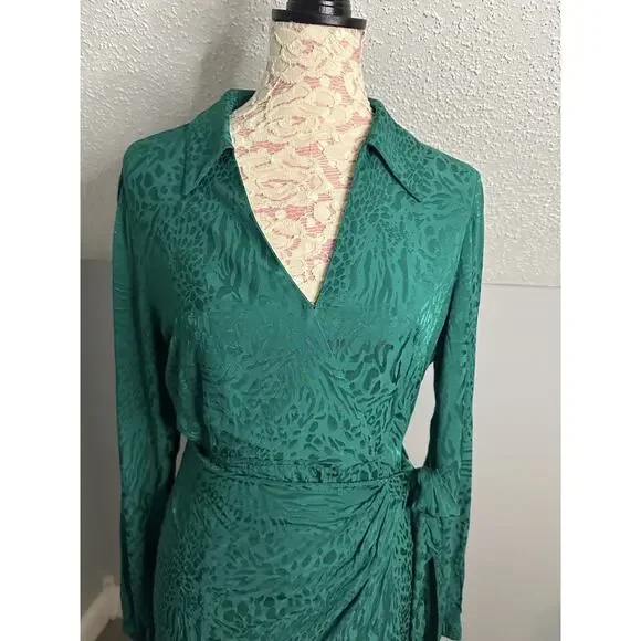 EUC Lilly Pulitzer Nicolina Womens Dress Long Sleeve Evergreen Party Animal Sz 8 - Picture 2 of 11